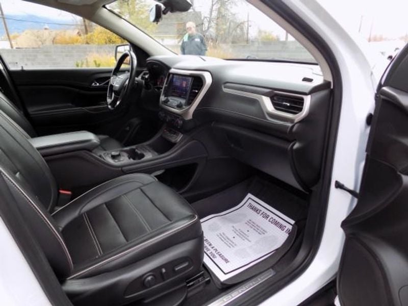 2022 GMC Acadia Denali