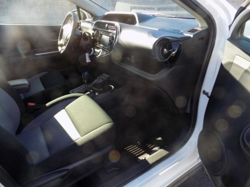 2019 Toyota Prius c L